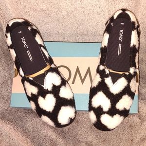 👣💖TOMS Alpargata Mallow Black Hearts Faux Shearling footwear